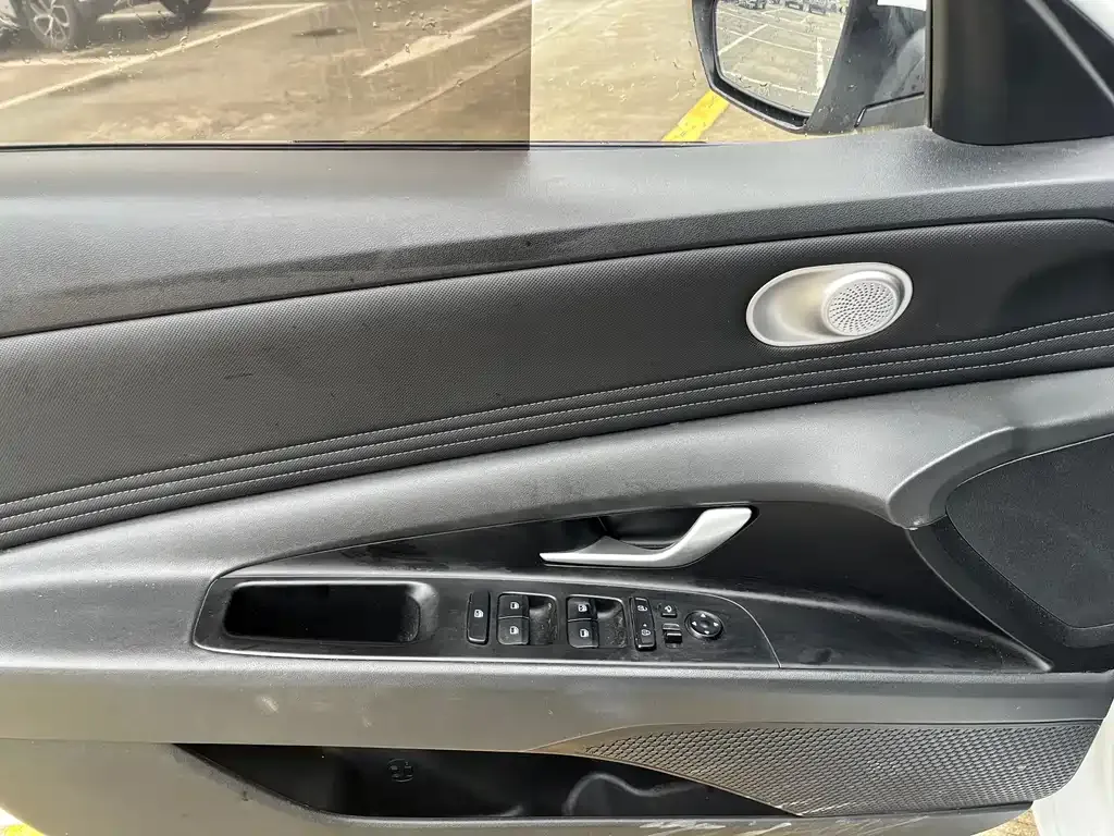 Hyundai Elantra — фото 2