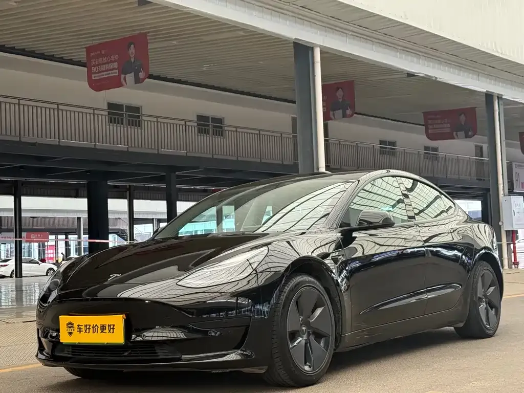 Tesla Model 3 — фото 1