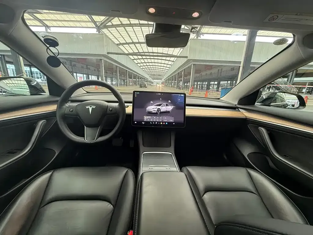 Tesla Model 3 — фото 8