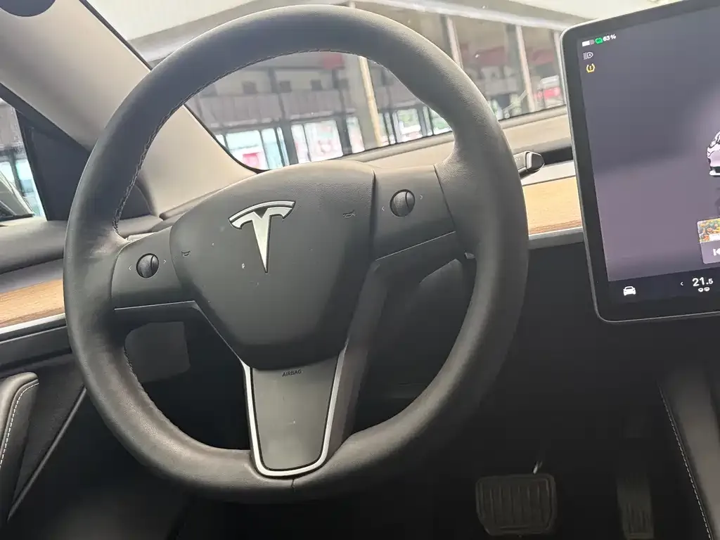 Tesla Model 3 — фото 6