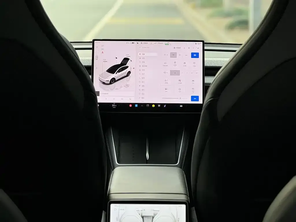 Tesla Model Y L — фото 6