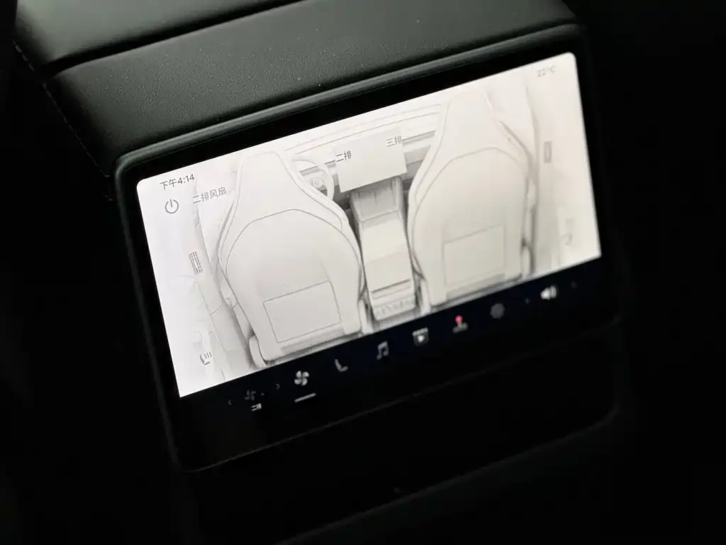 Tesla Model Y L — фото 4