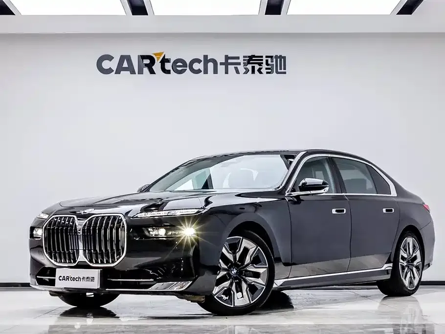 BMW 7 Series — фото 1