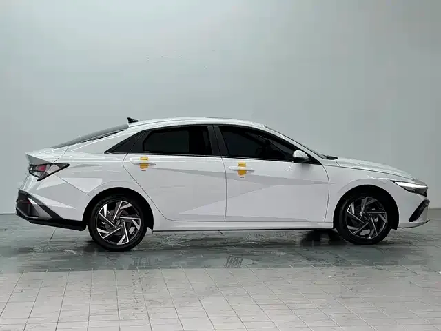 Hyundai Elantra — фото 2