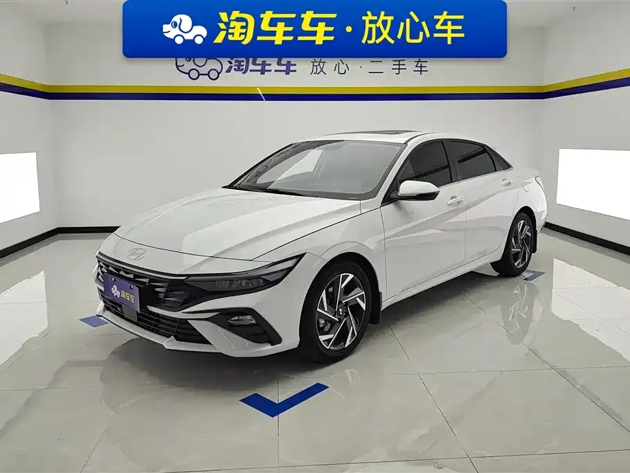 Hyundai Elantra — фото 1