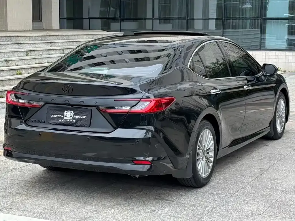Toyota Camry — фото 9