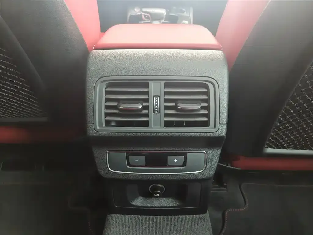 Audi SQ5 2023 из CN, фото 3