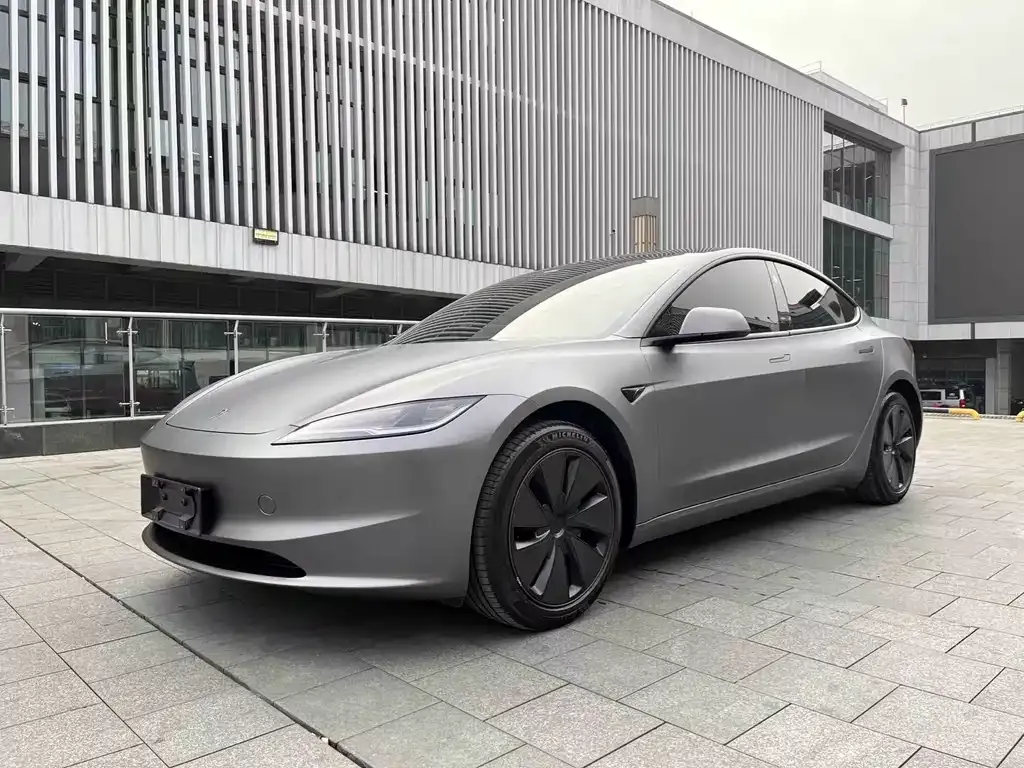 Tesla Model 3 — фото 1