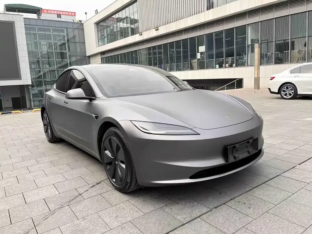 Tesla Model 3 — фото 10