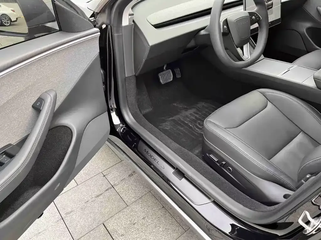 Tesla Model 3 — фото 4