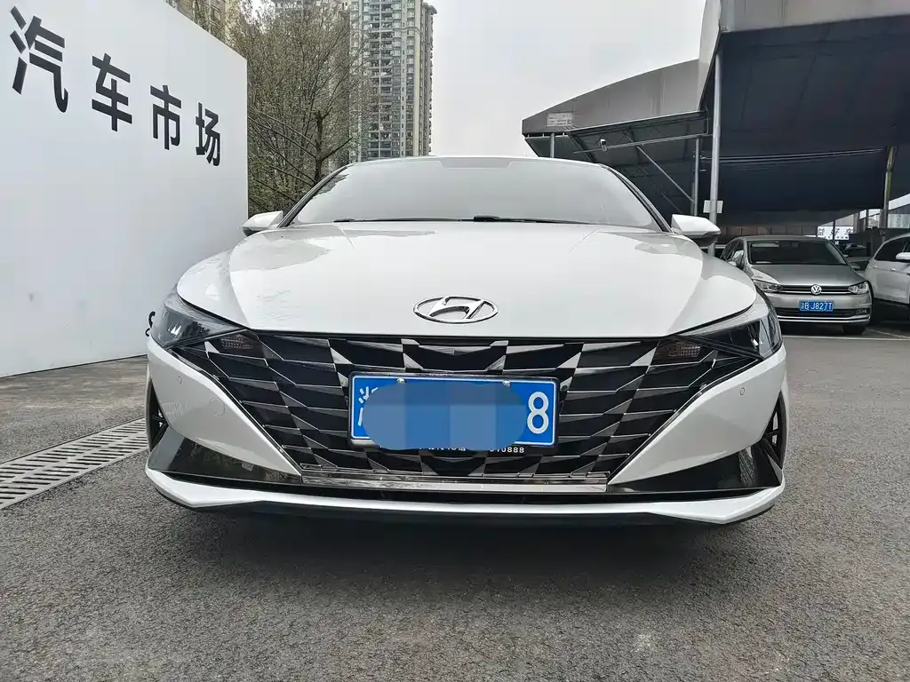 Hyundai Elantra — фото 2