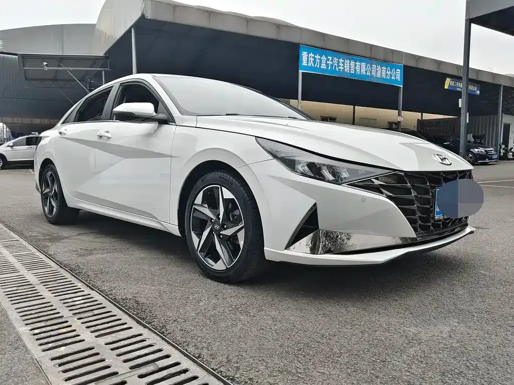Hyundai Elantra — фото 4