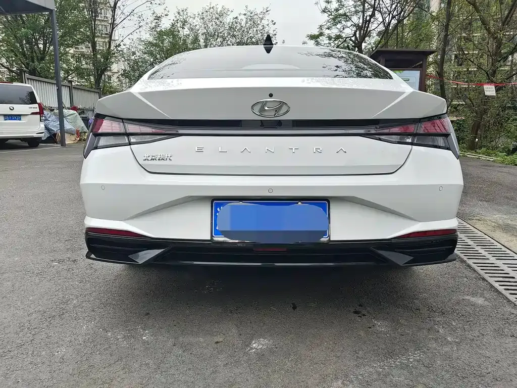 Hyundai Elantra — фото 10