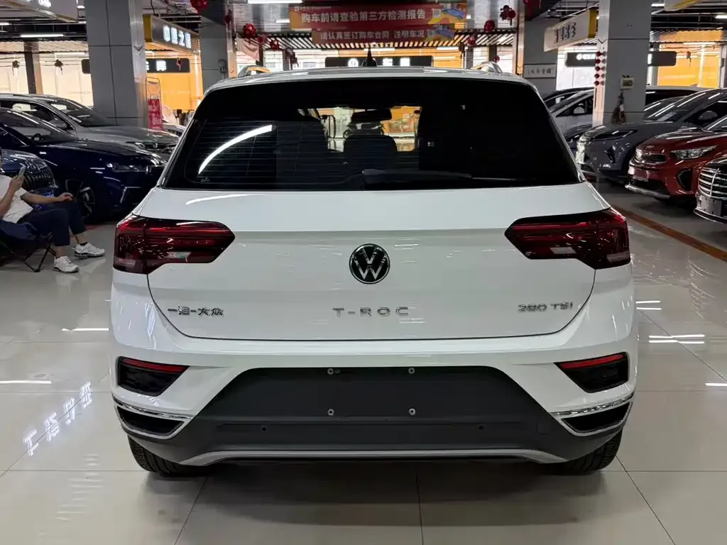 Volkswagen T-Roc — фото 6