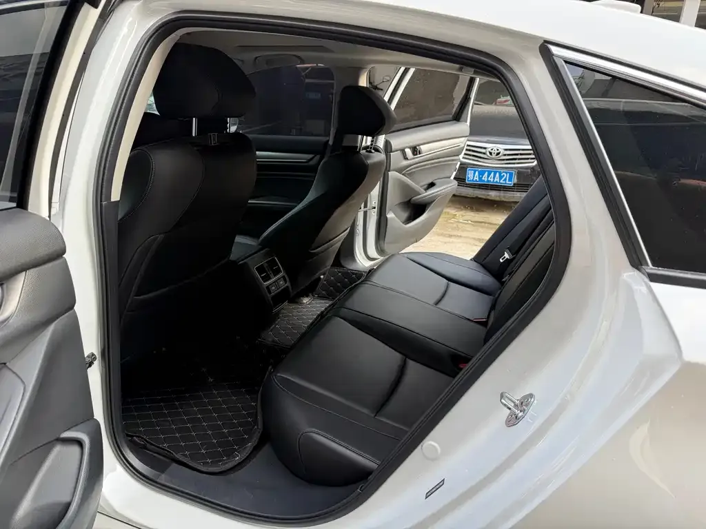 Honda Accord — фото 10