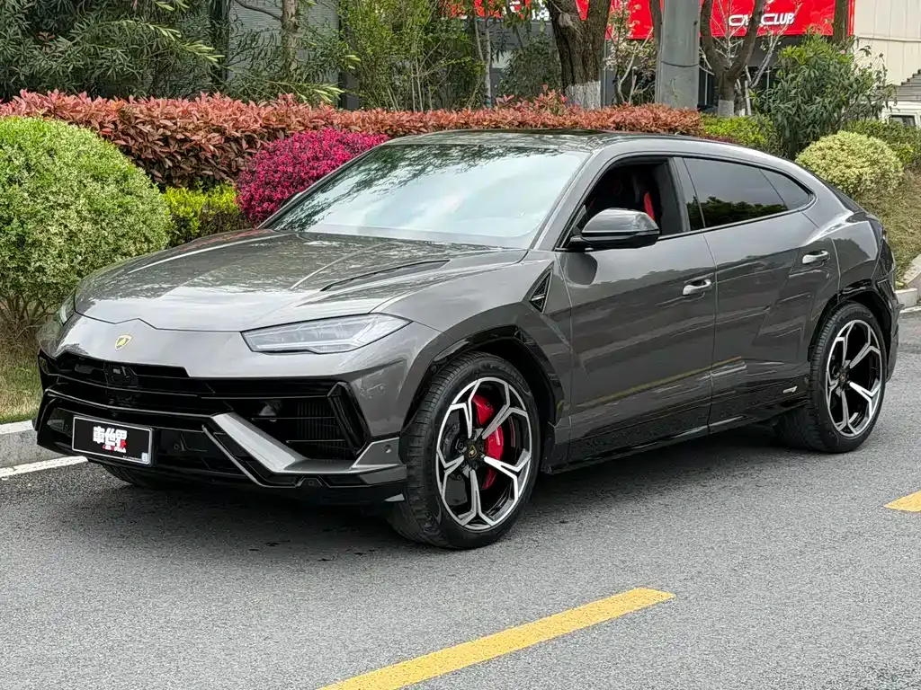 Lamborghini Urus — фото 1