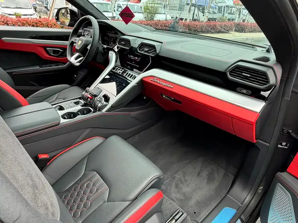 Lamborghini Urus — фото 9