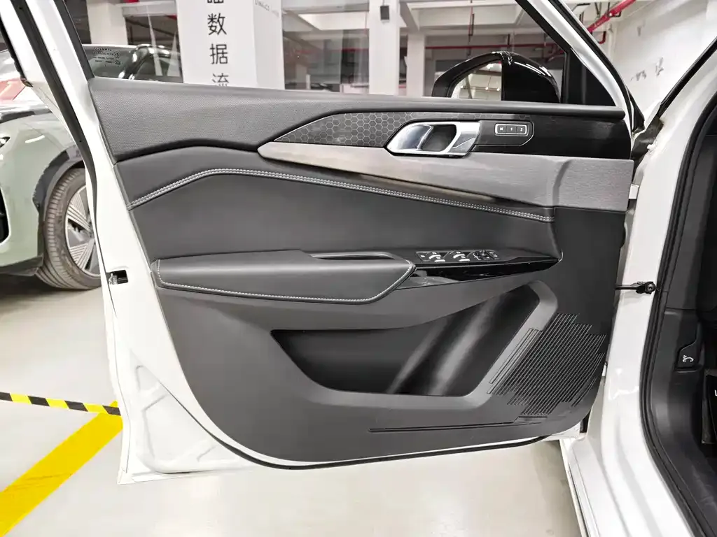 Lynk & Co 02 Hatchback 2022 из CN, фото 4