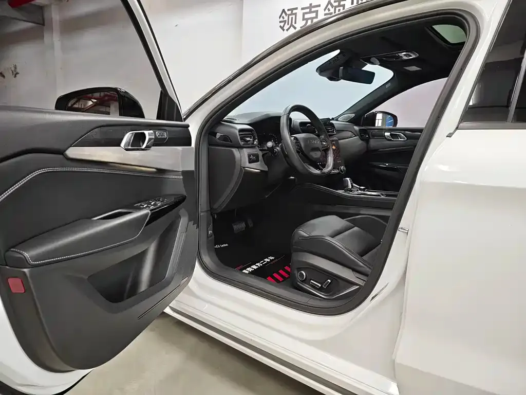 Lynk & Co 02 Hatchback 2022 из CN, фото 8