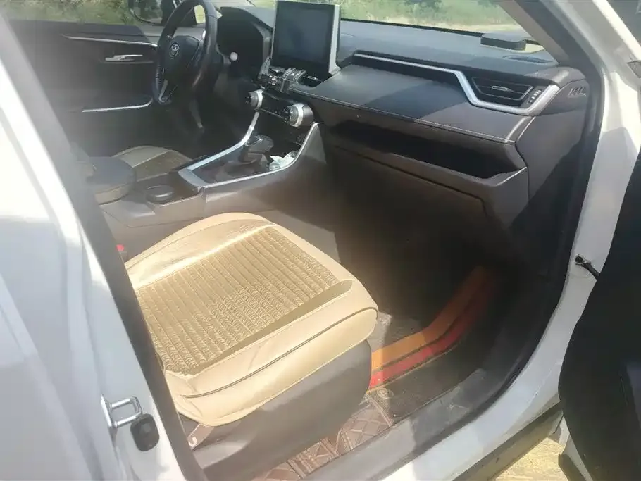 Toyota RAV4 — фото 4