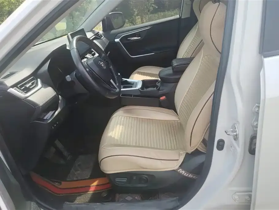 Toyota RAV4 — фото 10