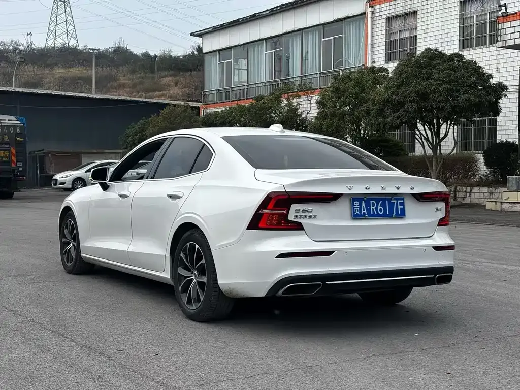Volvo S60 — фото 4