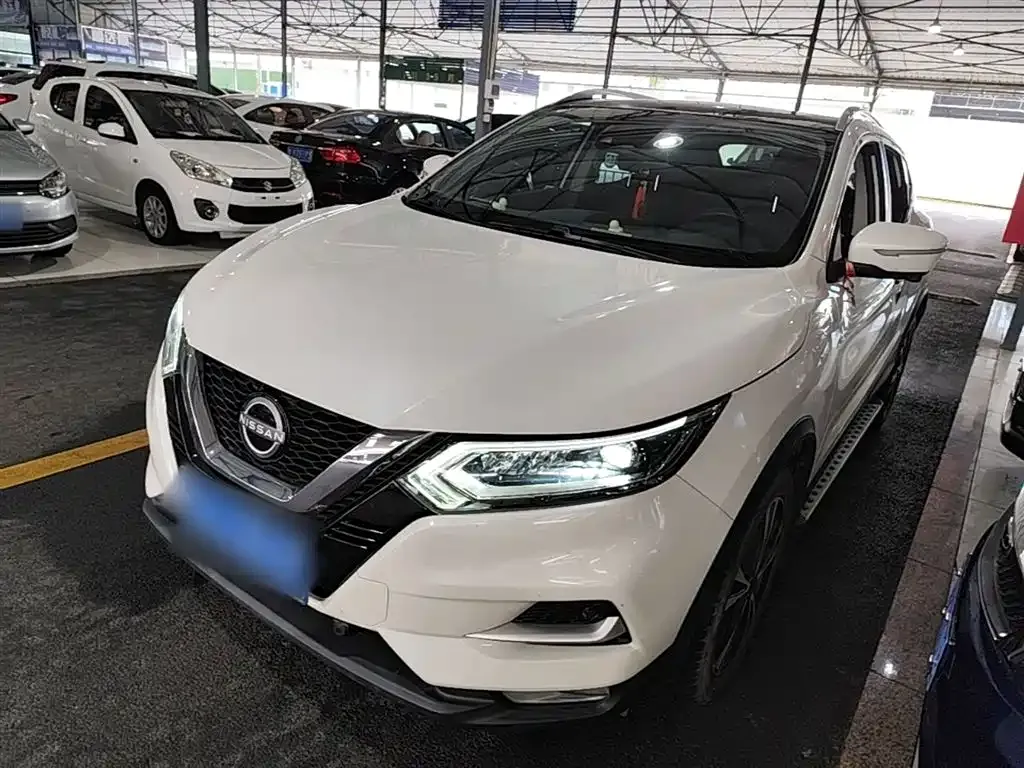 Nissan Qashqai — фото 1