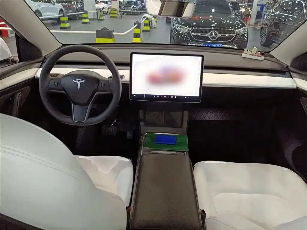 Tesla Model Y — фото 2