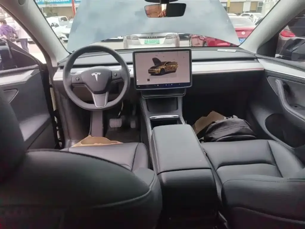 Tesla Model Y — фото 6