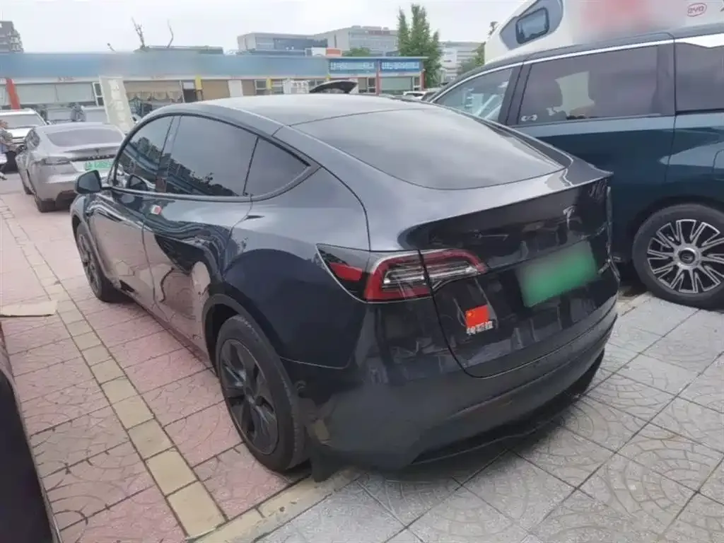 Tesla Model Y — фото 7