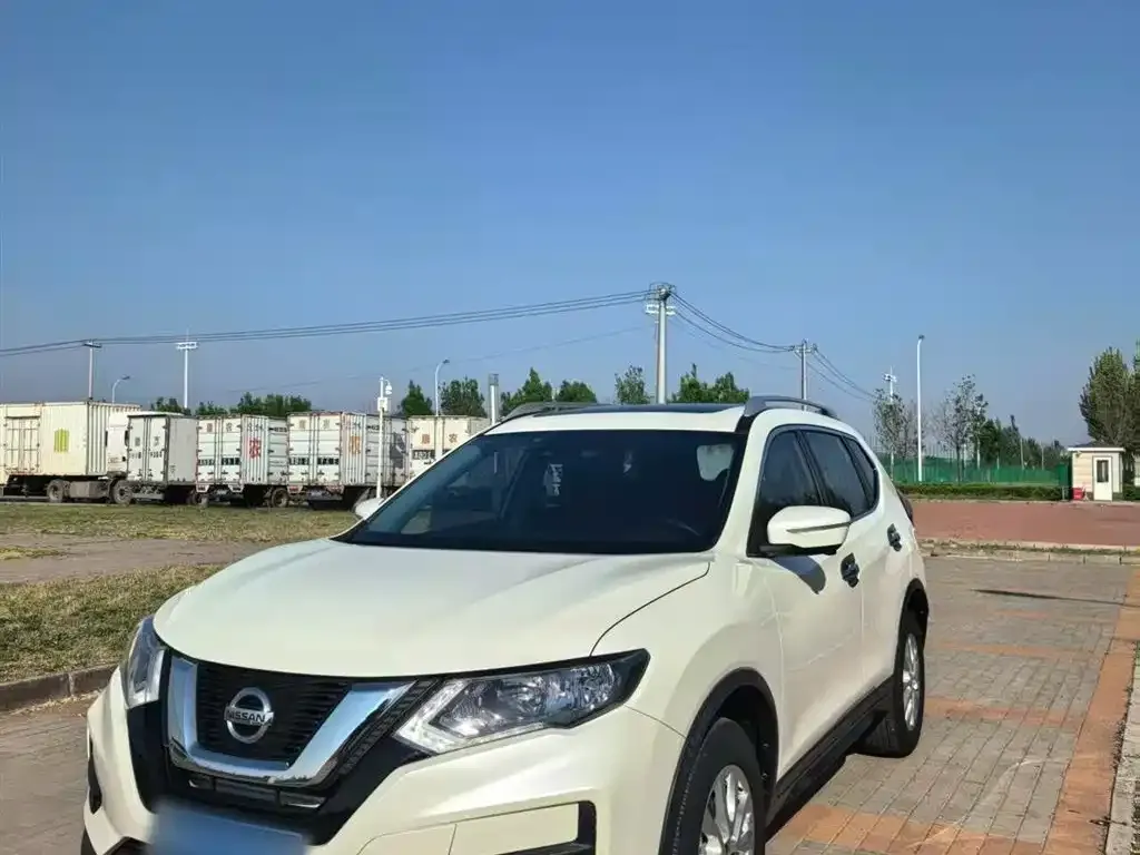 Nissan X-Trail — фото 1