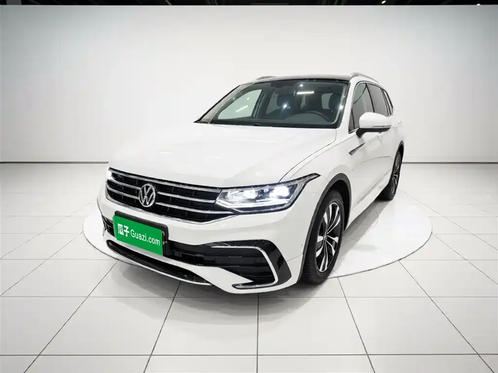 Volkswagen Tiguan L — фото 1