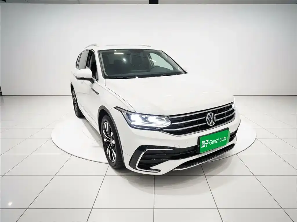 Volkswagen Tiguan L — фото 2
