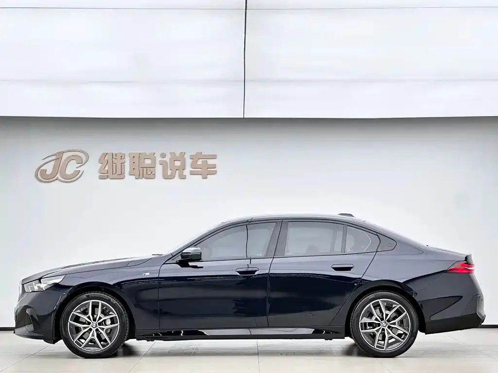 BMW 5 Series (Import) 2025 из CN, фото 4
