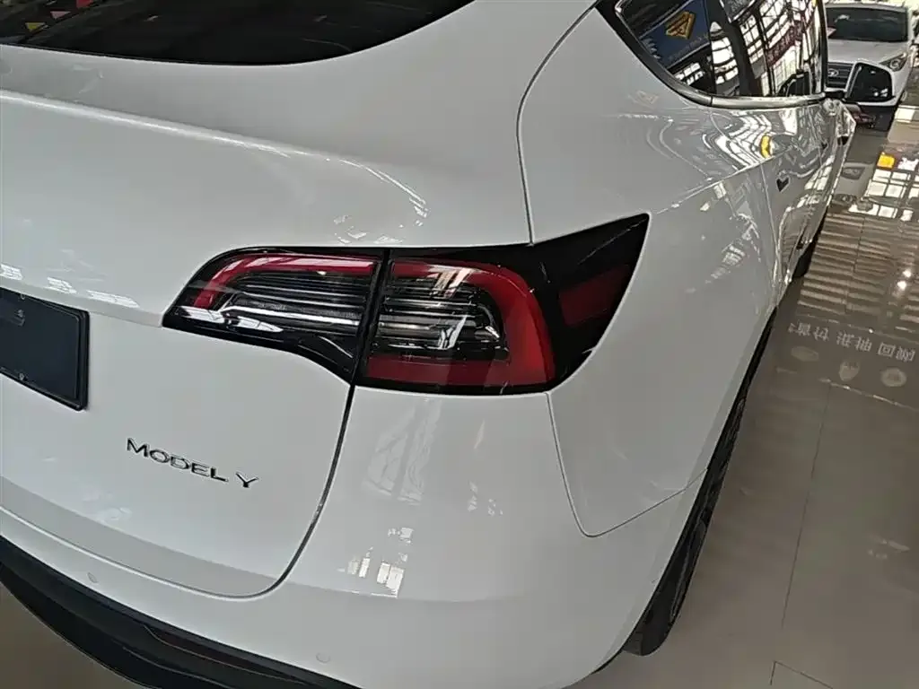 Tesla Model Y — фото 2