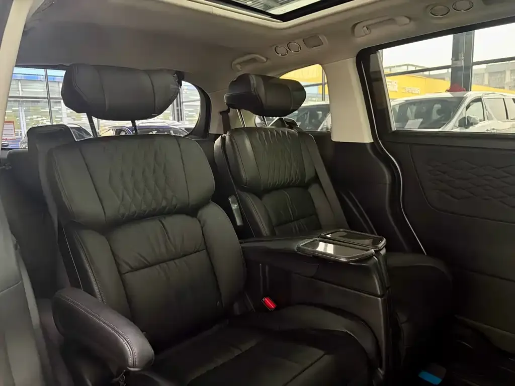 Honda Elysion 2023 из CN, фото 3