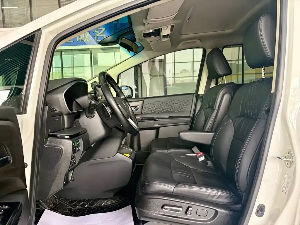 Honda Elysion 2023 из CN, фото 8