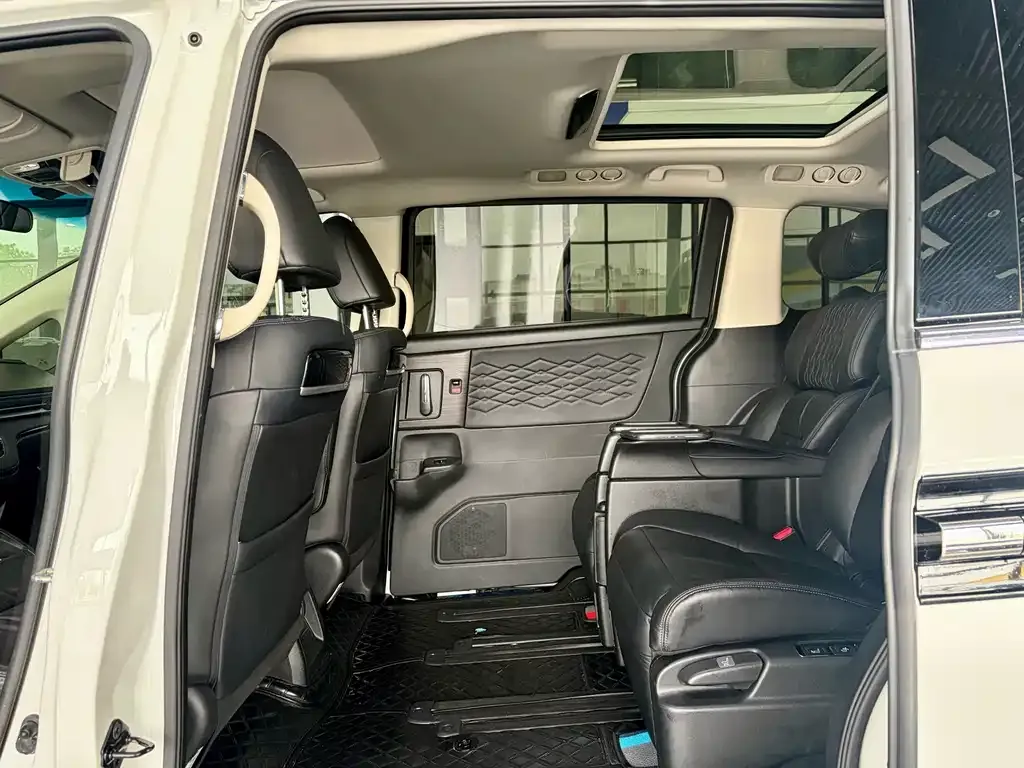 Honda Elysion 2023 из CN, фото 5