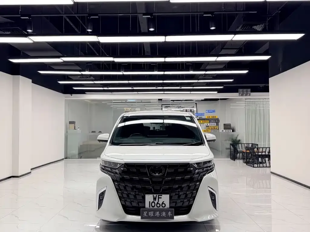 Toyota Alphard — фото 2