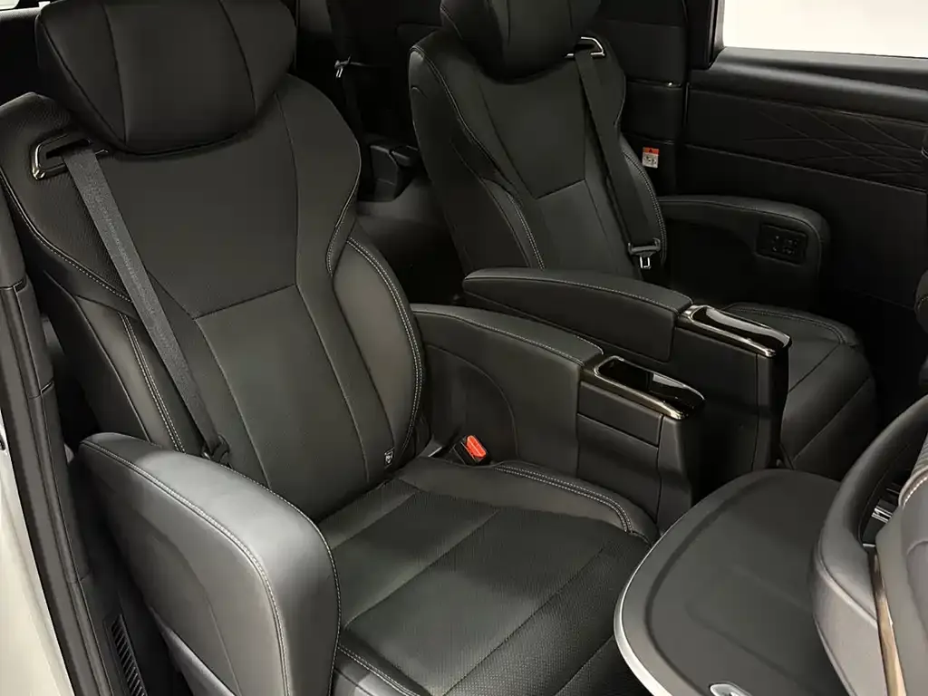 Toyota Alphard — фото 6
