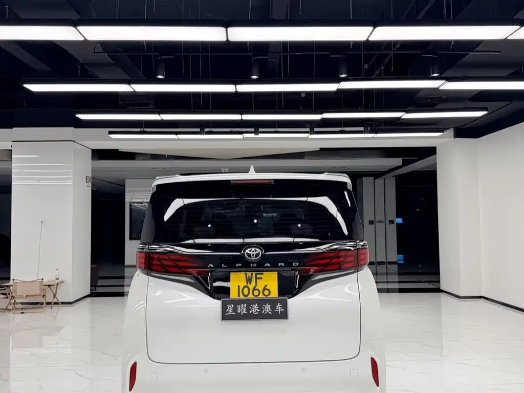 Toyota Alphard — фото 5