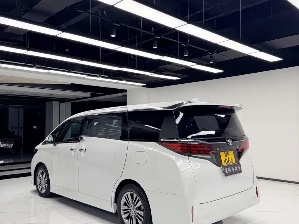 Toyota Alphard — фото 3
