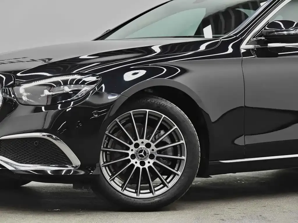Mercedes-Benz E-Class — фото 2