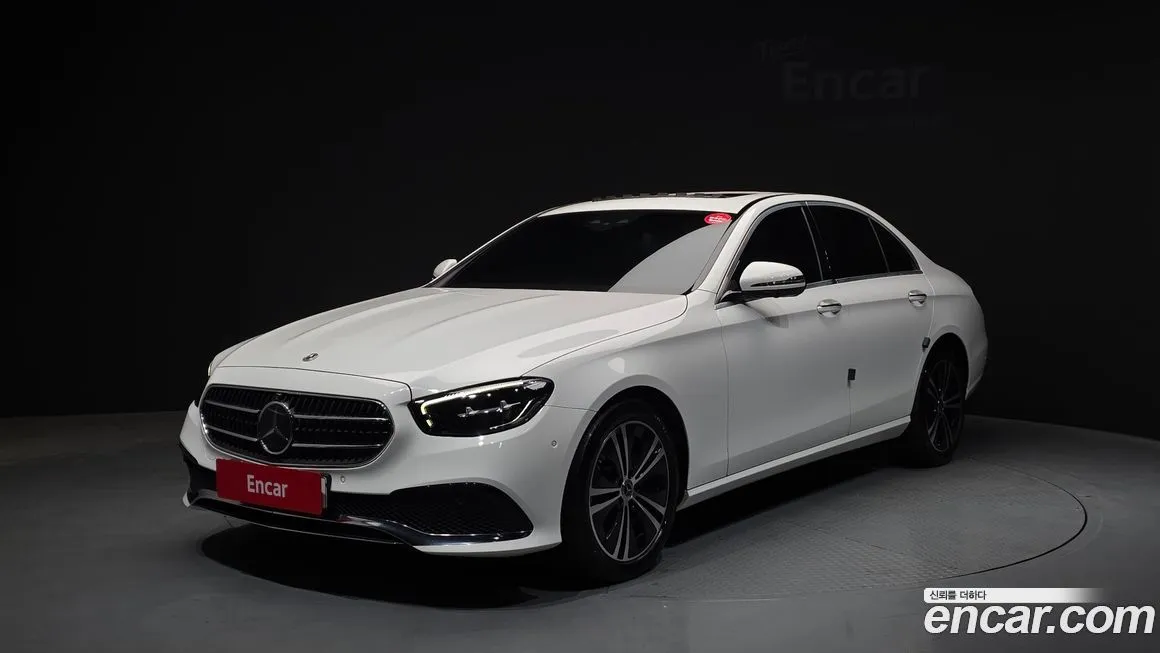 Mercedes-Benz E-Class — фото 1