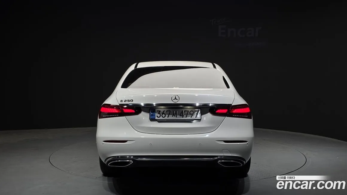 Mercedes-Benz E-Class — фото 2