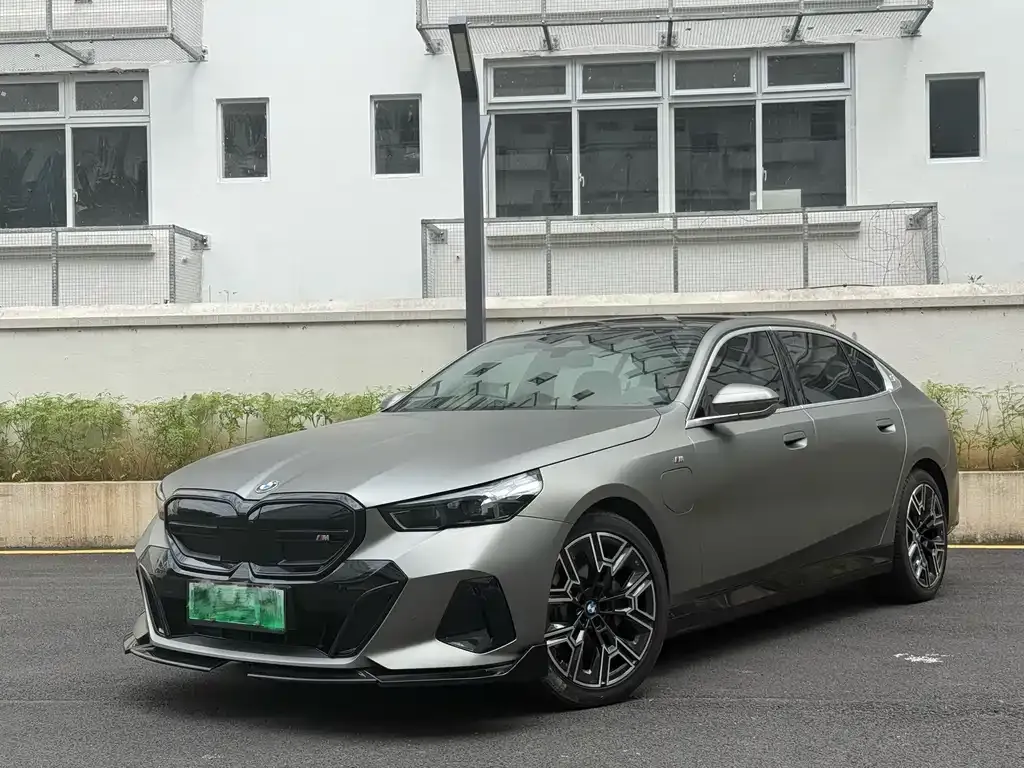 BMW i5