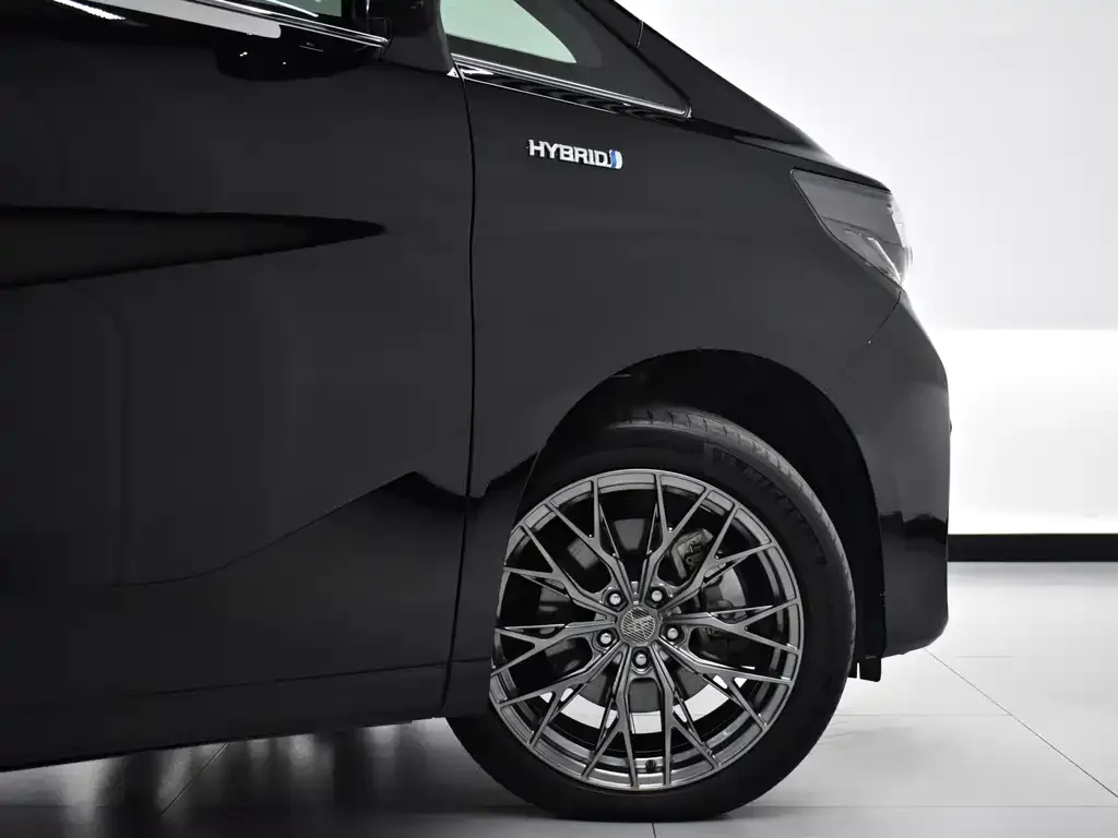 Toyota Alphard — фото 3