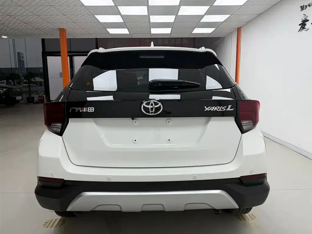 Toyota Yaris L — фото 2