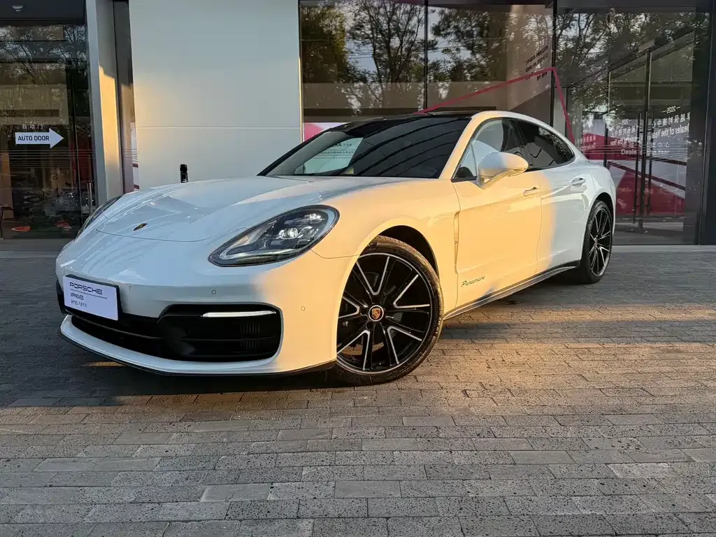 Porsche Panamera — фото 1