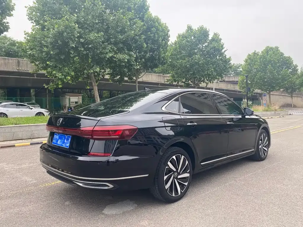 Volkswagen Passat — фото 7